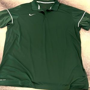 Mens Forest Green Nike short sleeve Golf shirt. size XXL, good condition.